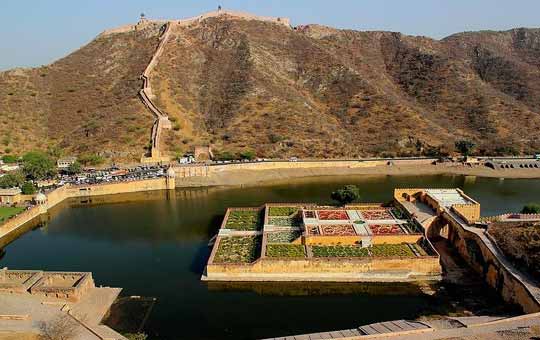 Explore the Amber Fort in Jaipur